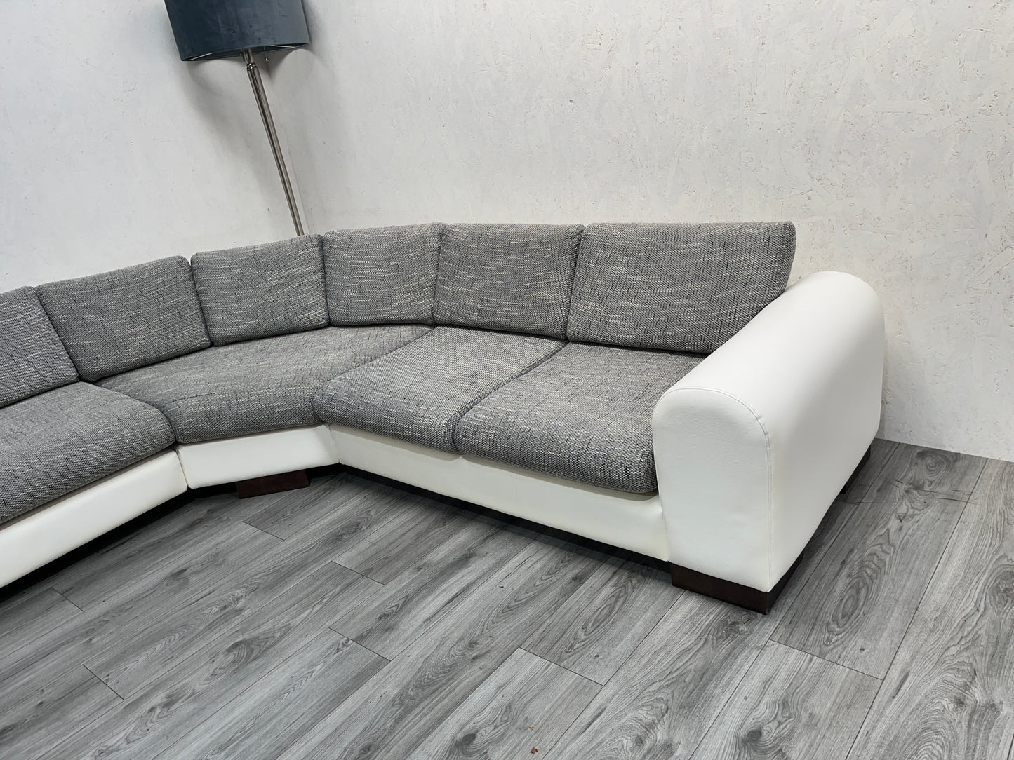 Wit / Licht Grijze Hoekbank Set Met Stoel - Banken Bazaar