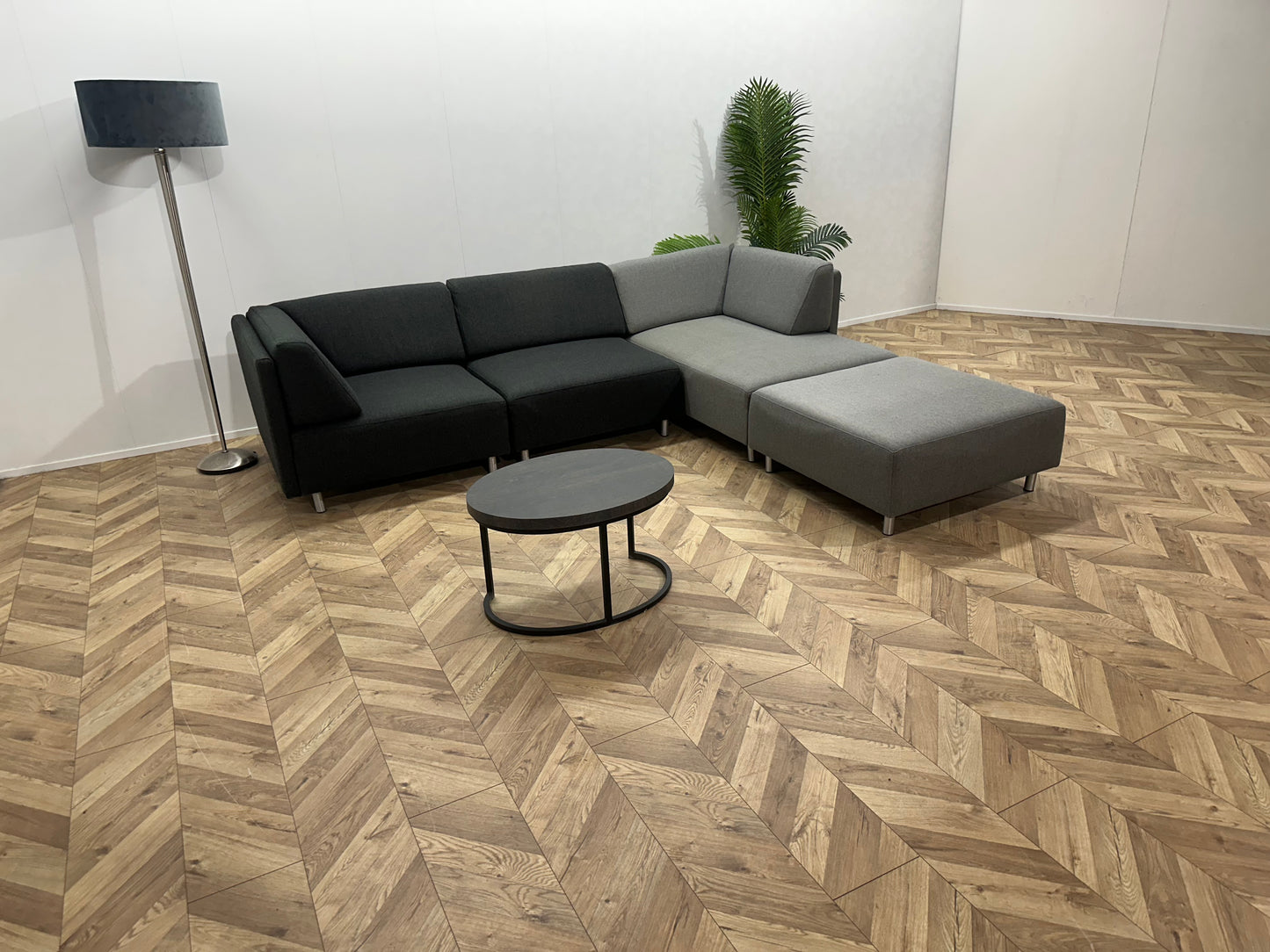 Zwart/Grijze Hoekbank Inc Hocker ~ Losse Rugkussens Met Afneembare Hoezen