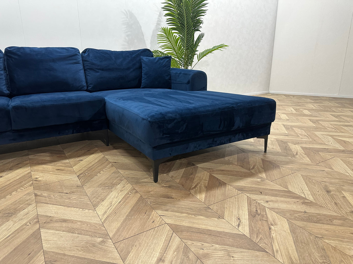 Donker Blauwe Velvet Hoekbank ~ Losse Kussens Met Afneembare Kussens