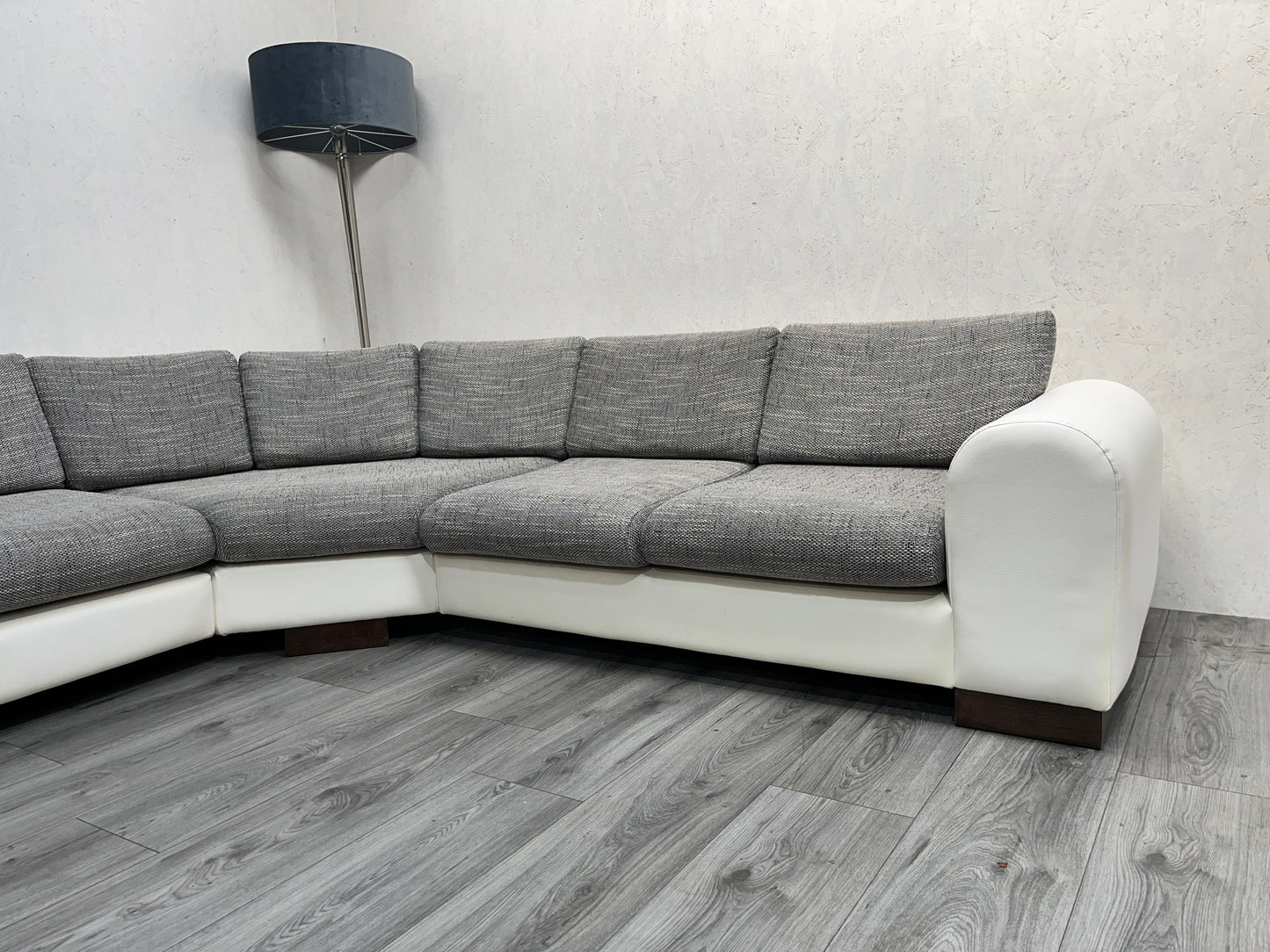 Wit / Licht Grijze Hoekbank Set Met Stoel - Banken Bazaar