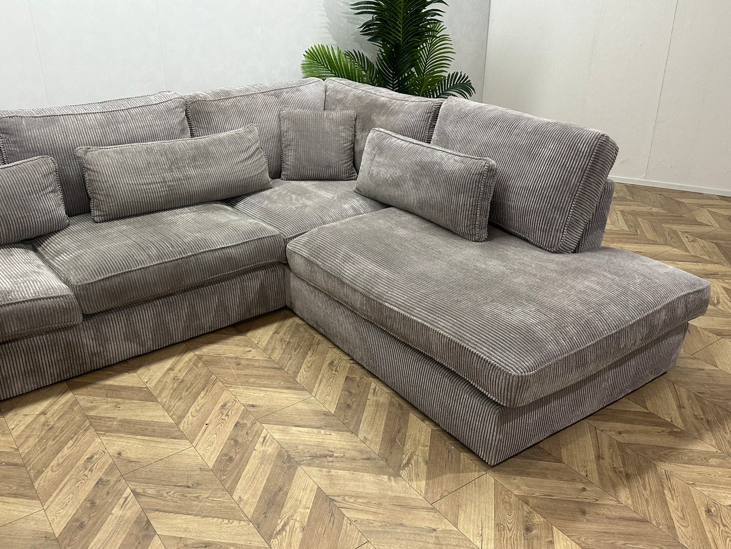 Licht Grijze Ribstof Hoekbank Inc Hocker ~ Losse Kussens Met Afneembare Hoezen
