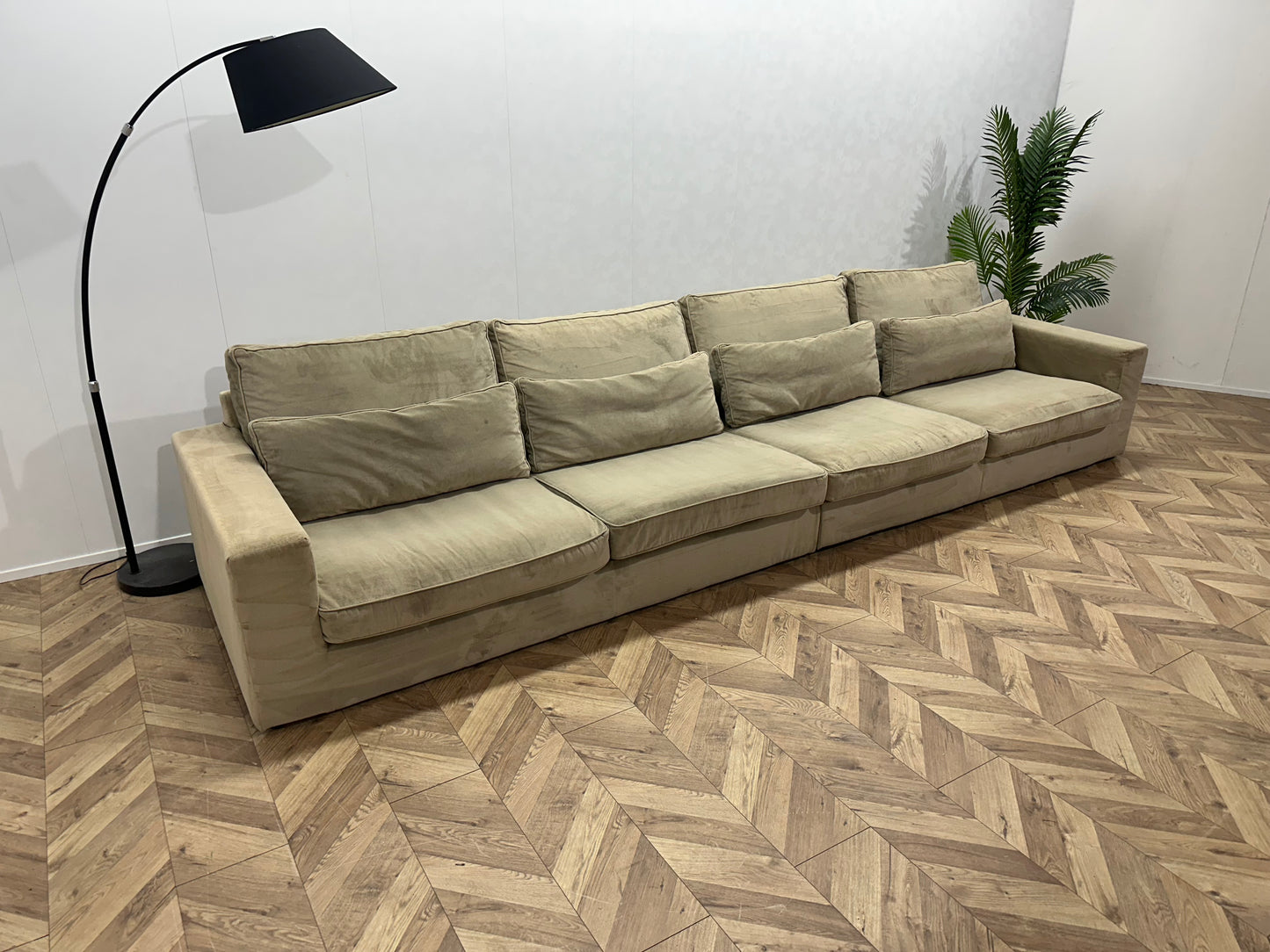Beige Velvet 4-Zits Bank Inc Hocker ~ Losse Kussens Met Afneembare Hoezen