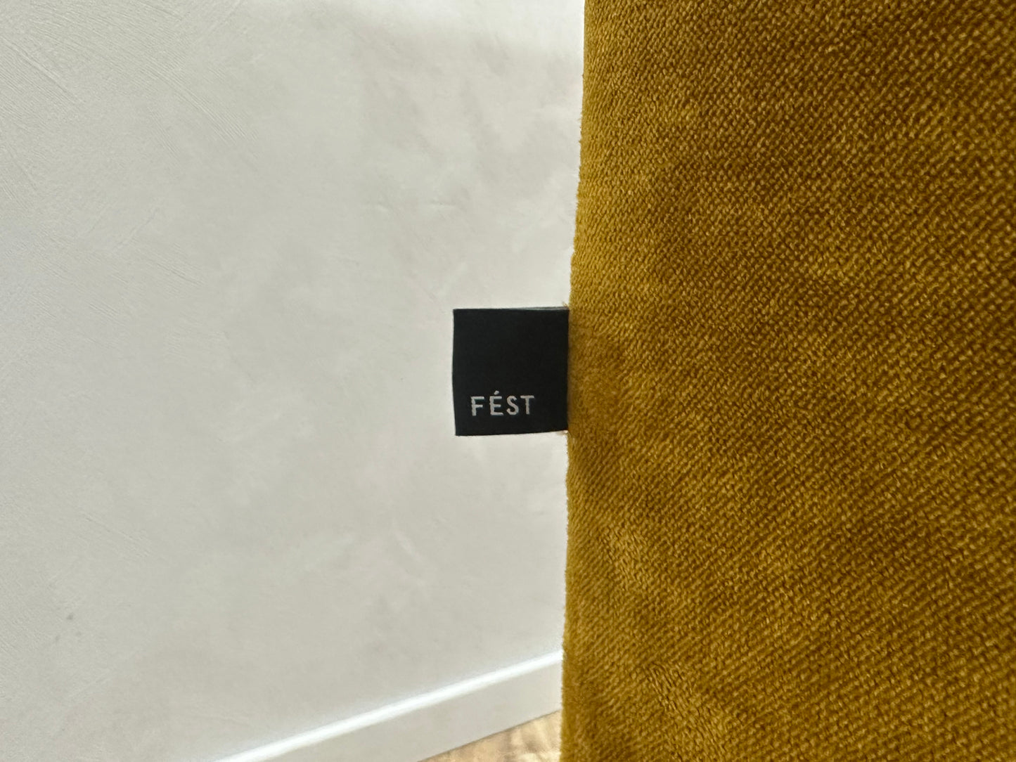 Fëst Gele Velvet 2.5-Zits Bank ~ Nieuwstaat