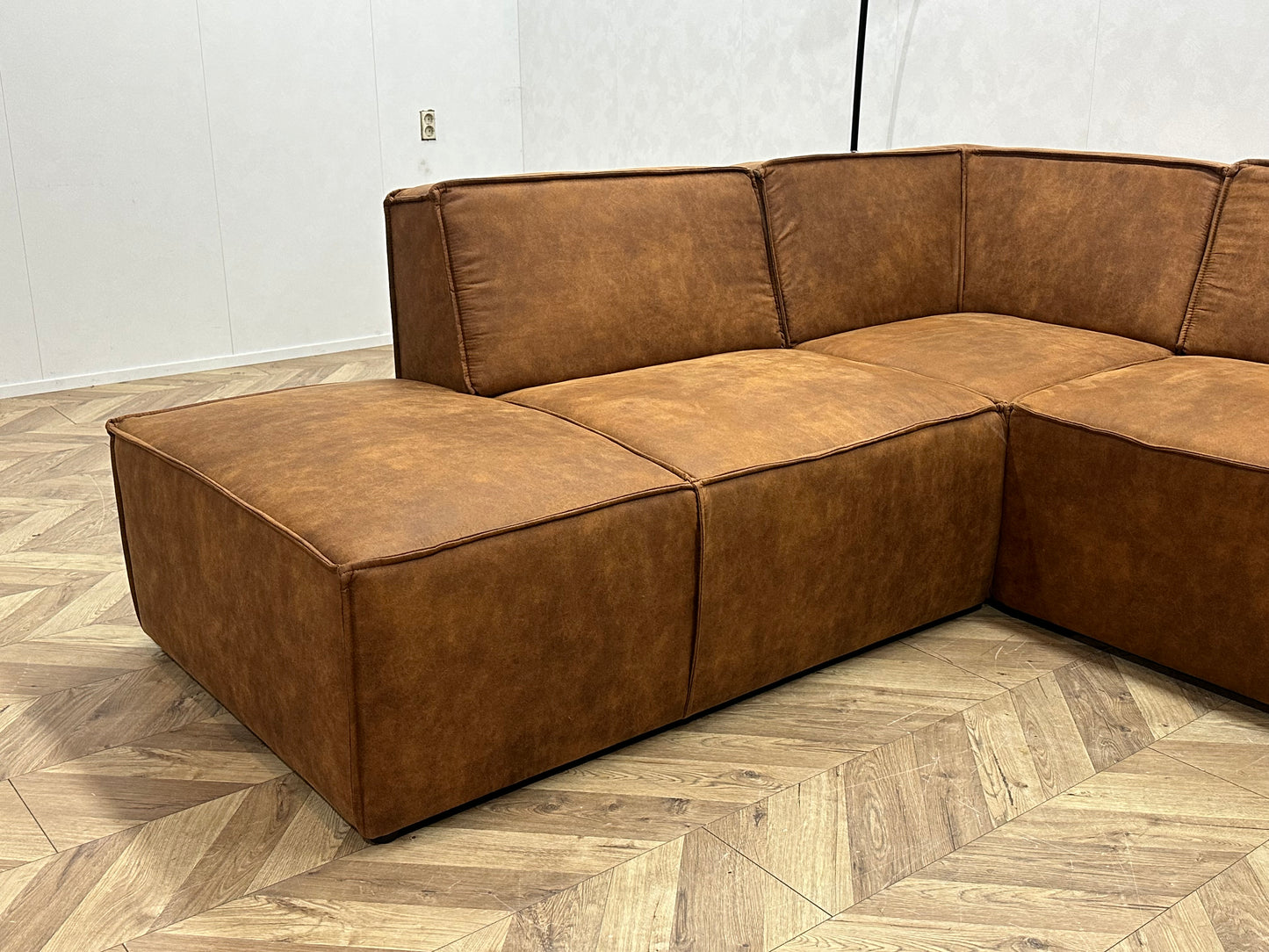 !Showroom Model! Cognac Bruine Suède Lederen Hoekbank ~ Vaste Kussens