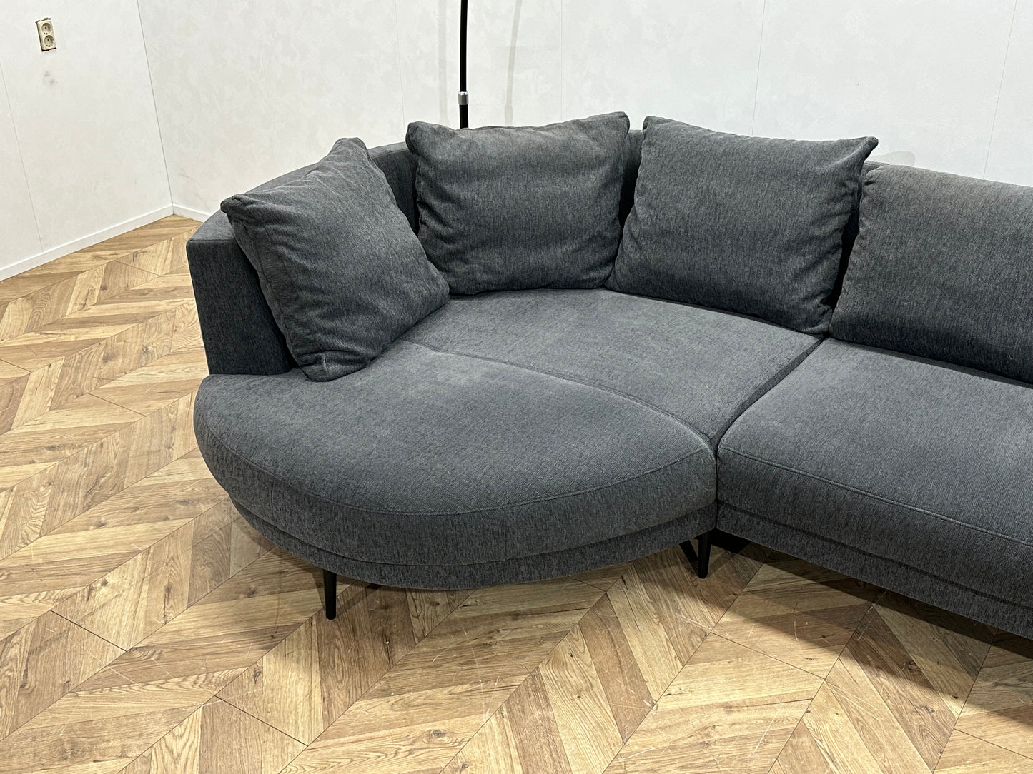 Grijze Design Hoekbank ~ Losse Rugkussens Met Afneembare Hoezen ~ Kleine Opbergruimte