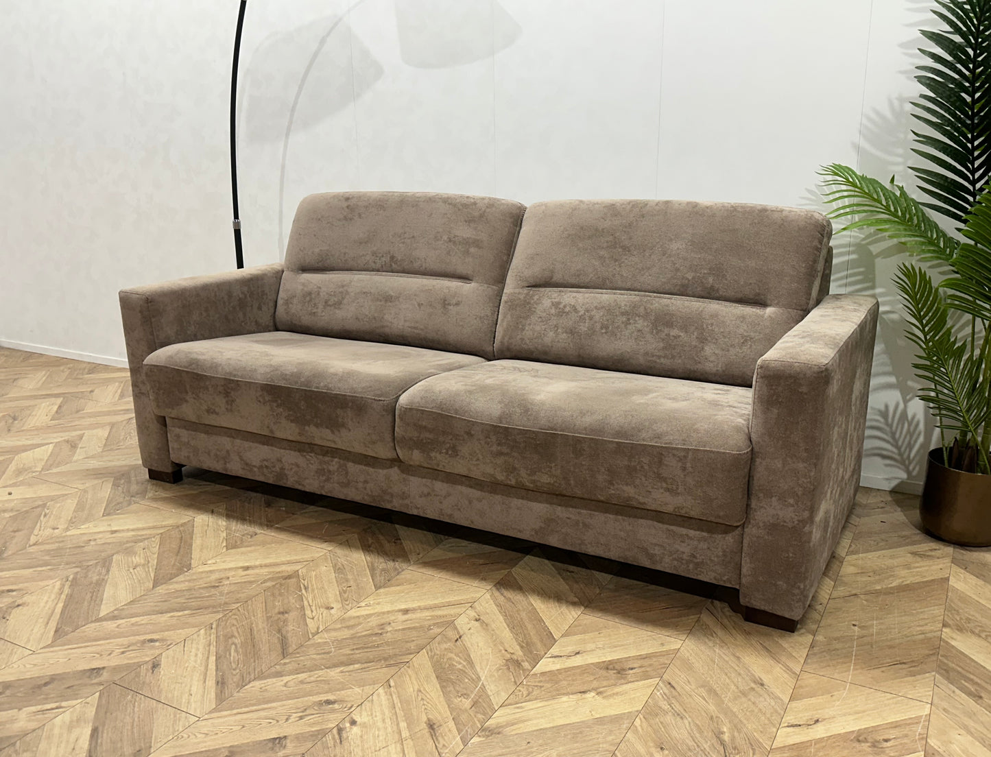 Licht Bruine Suède Stoffen 2.5-Zits Bank ~ Nieuwstaat