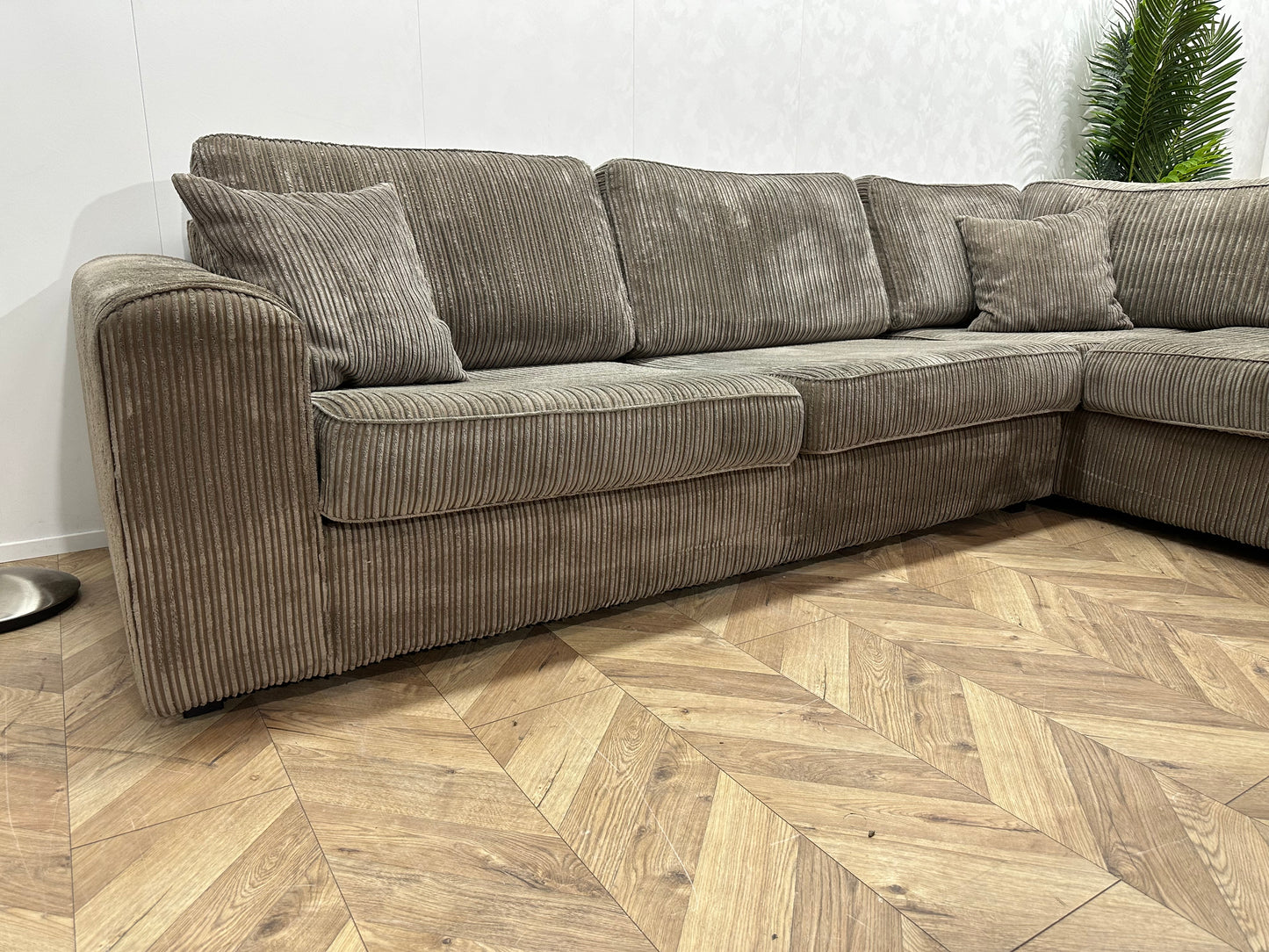 Taupe Ribstof Hoekbank ~ Losse Kussens Met Afneembare Hoezen