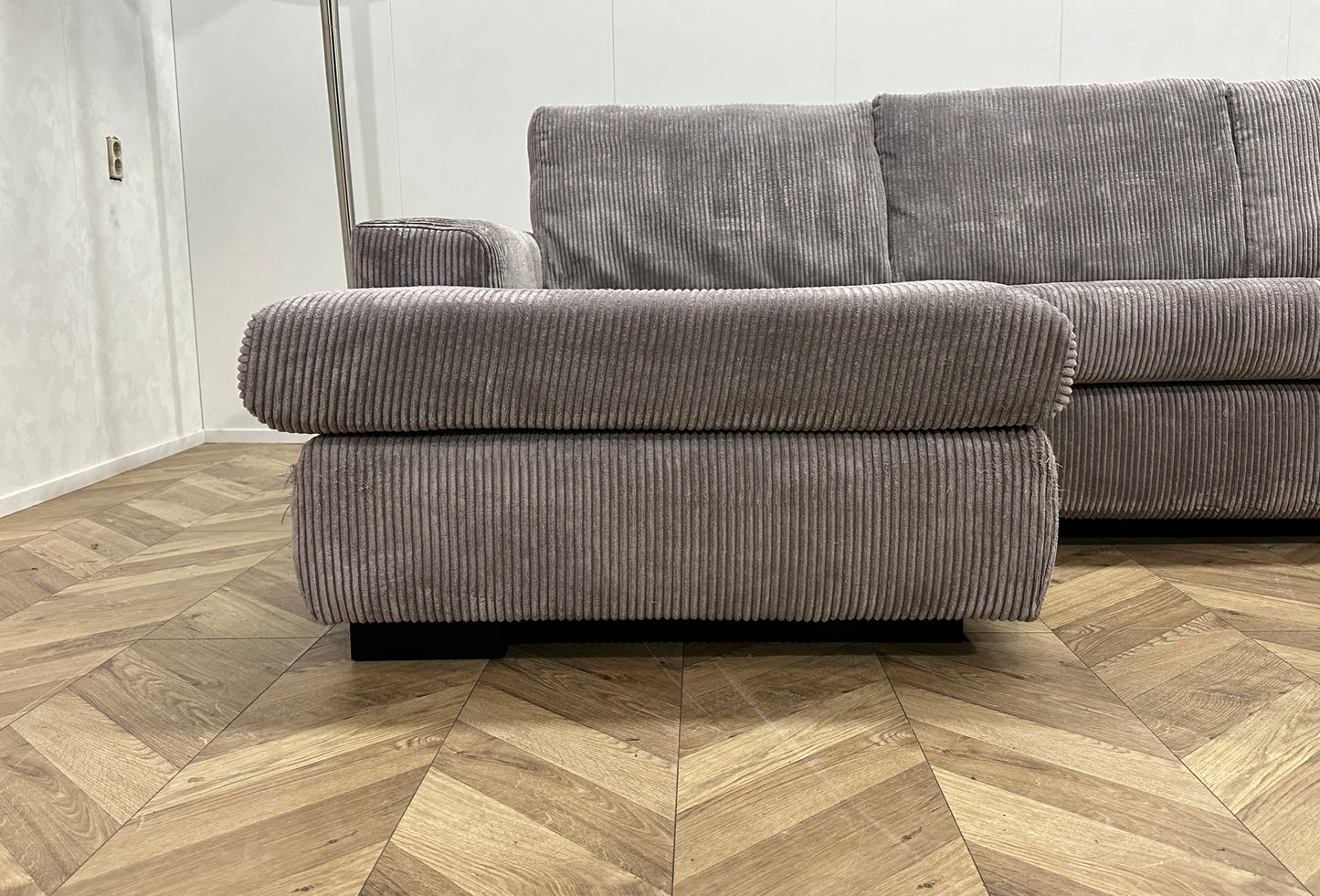 Licht Grijze Ribstof Hoekbank Inc. Hocker ~ Losse Kussens Met Afneembare Hoezen