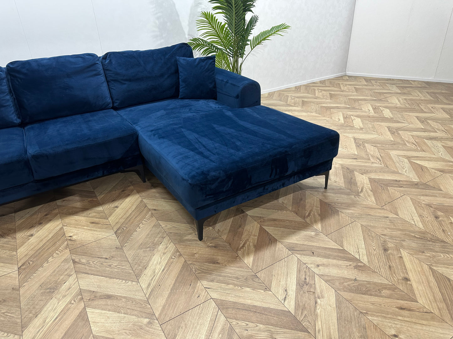 Donker Blauwe Velvet Hoekbank ~ Losse Kussens Met Afneembare Kussens