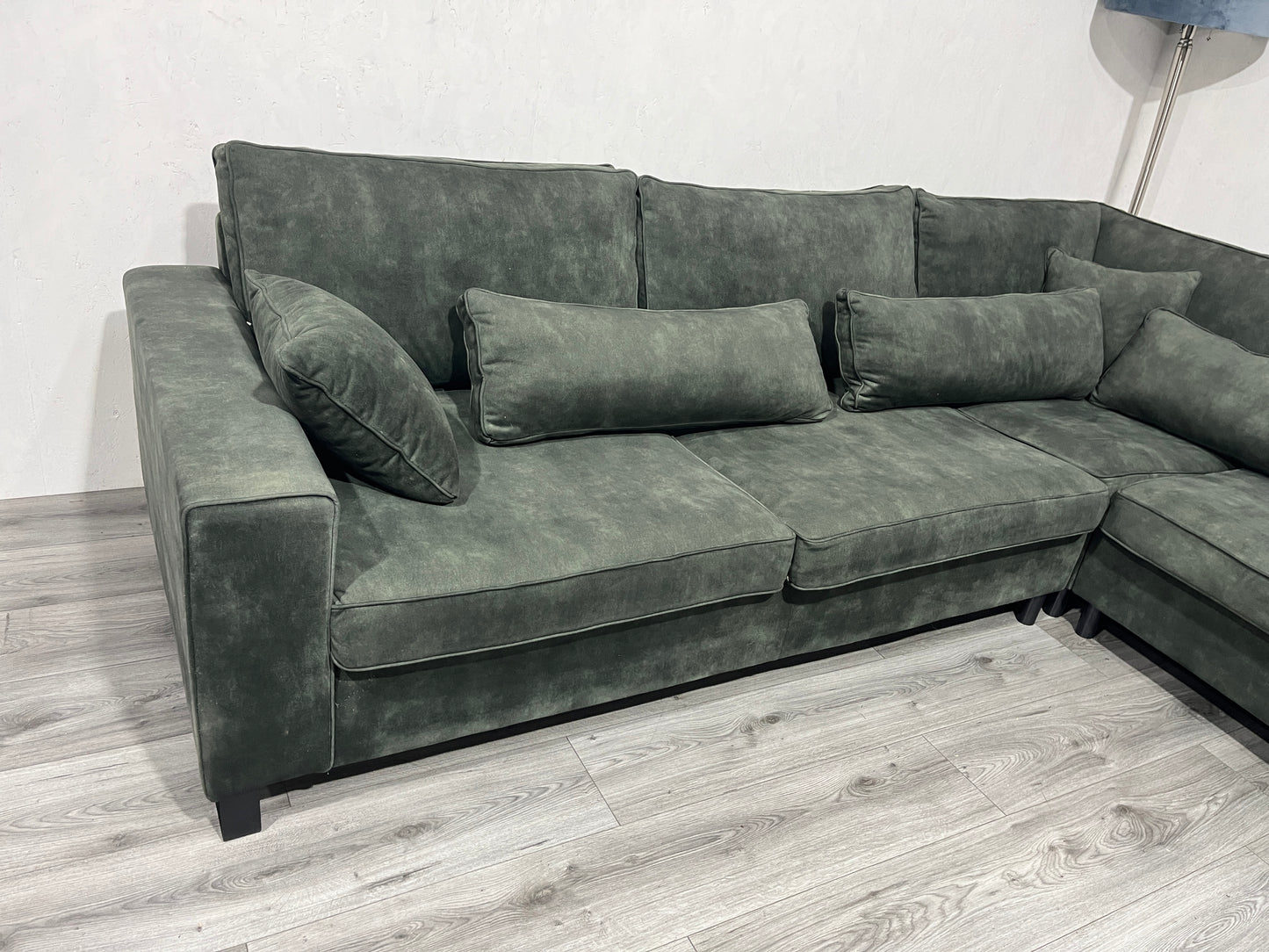 Ruime Donker Groene Velvet Hoekbank ~ Nieuwstaat