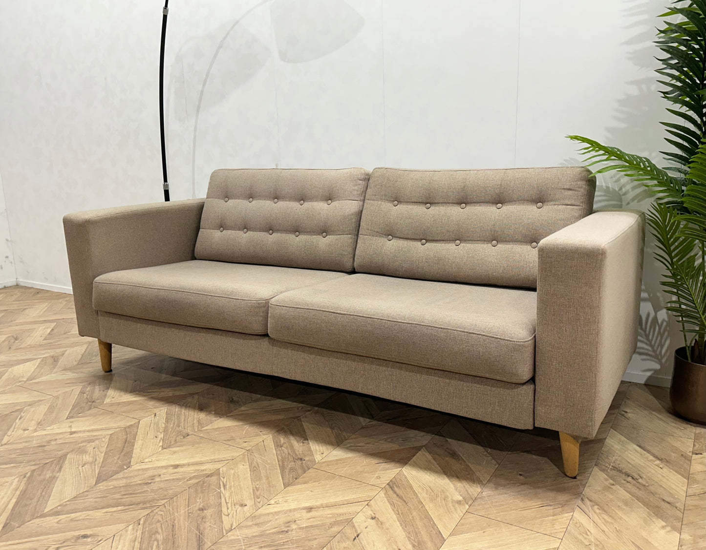 Beige 2.5-Zits Bank ~ Losse Kussens Met Afneembare Hoezen