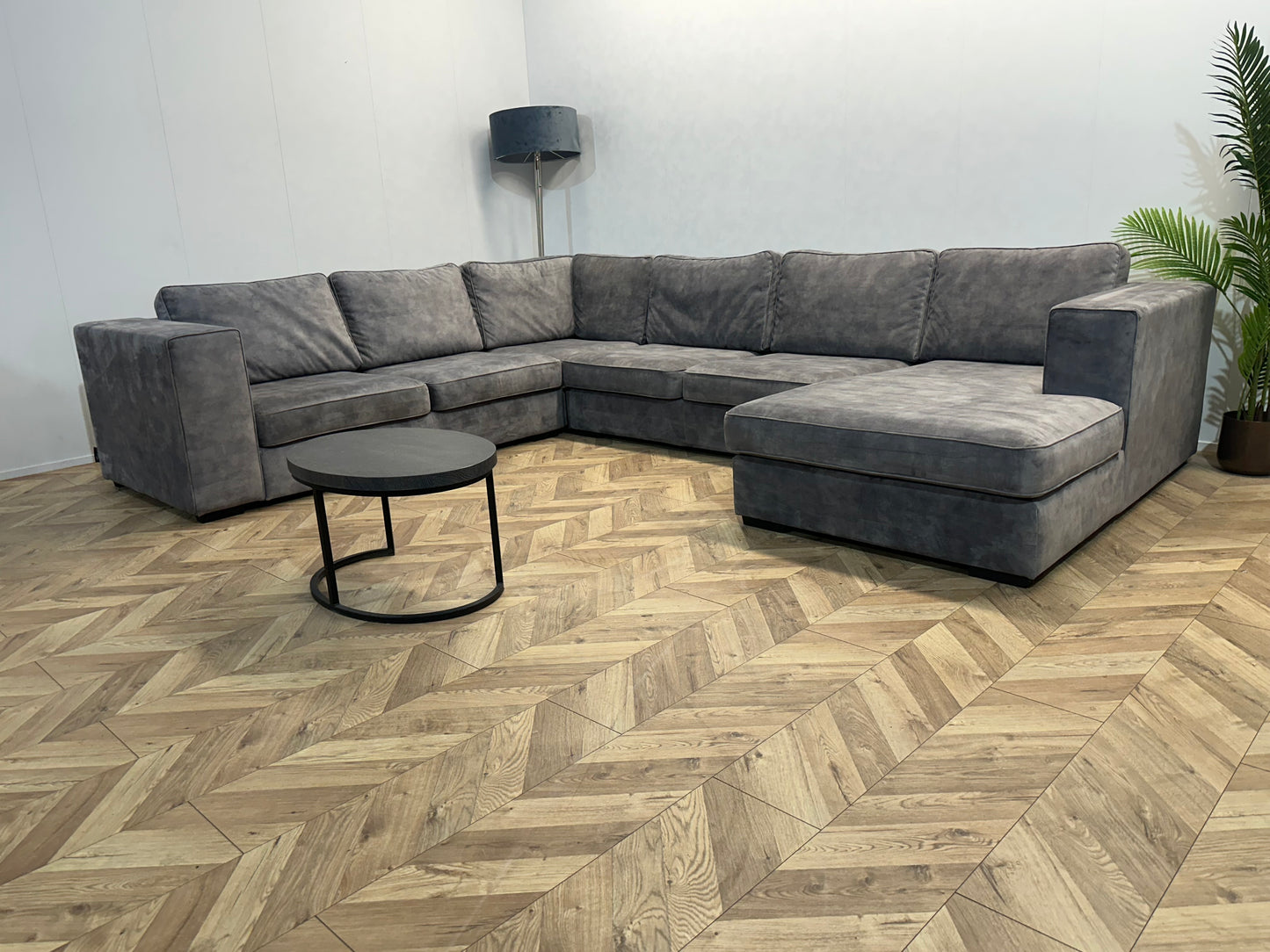 Room108 Grijze Ruime Velvet U Bank ~ Nieuwstaat