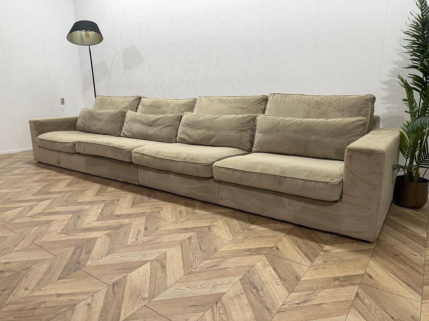 Beige Velvet 4-Zits Bank Inc Hocker ~ Losse Kussens Met Afneembare Hoezen