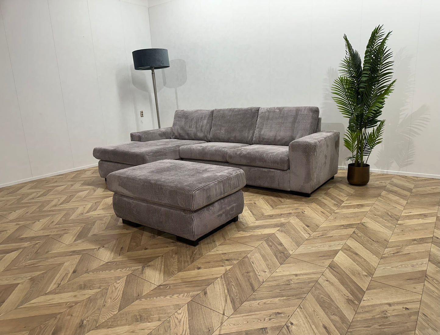 Licht Grijze Ribstof Hoekbank Inc. Hocker ~ Losse Kussens Met Afneembare Hoezen