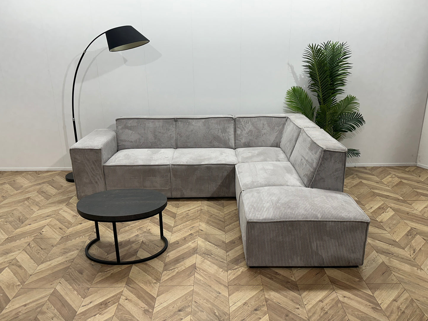 !Showroommodel! Licht Grijze Ribstof Hoekbank