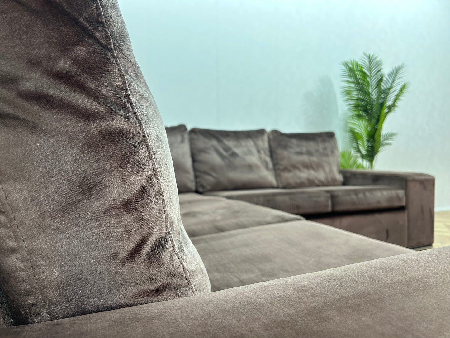 Bruine Velvet Hoekbank ~ Losse Kussens Met Afneembare hoezen