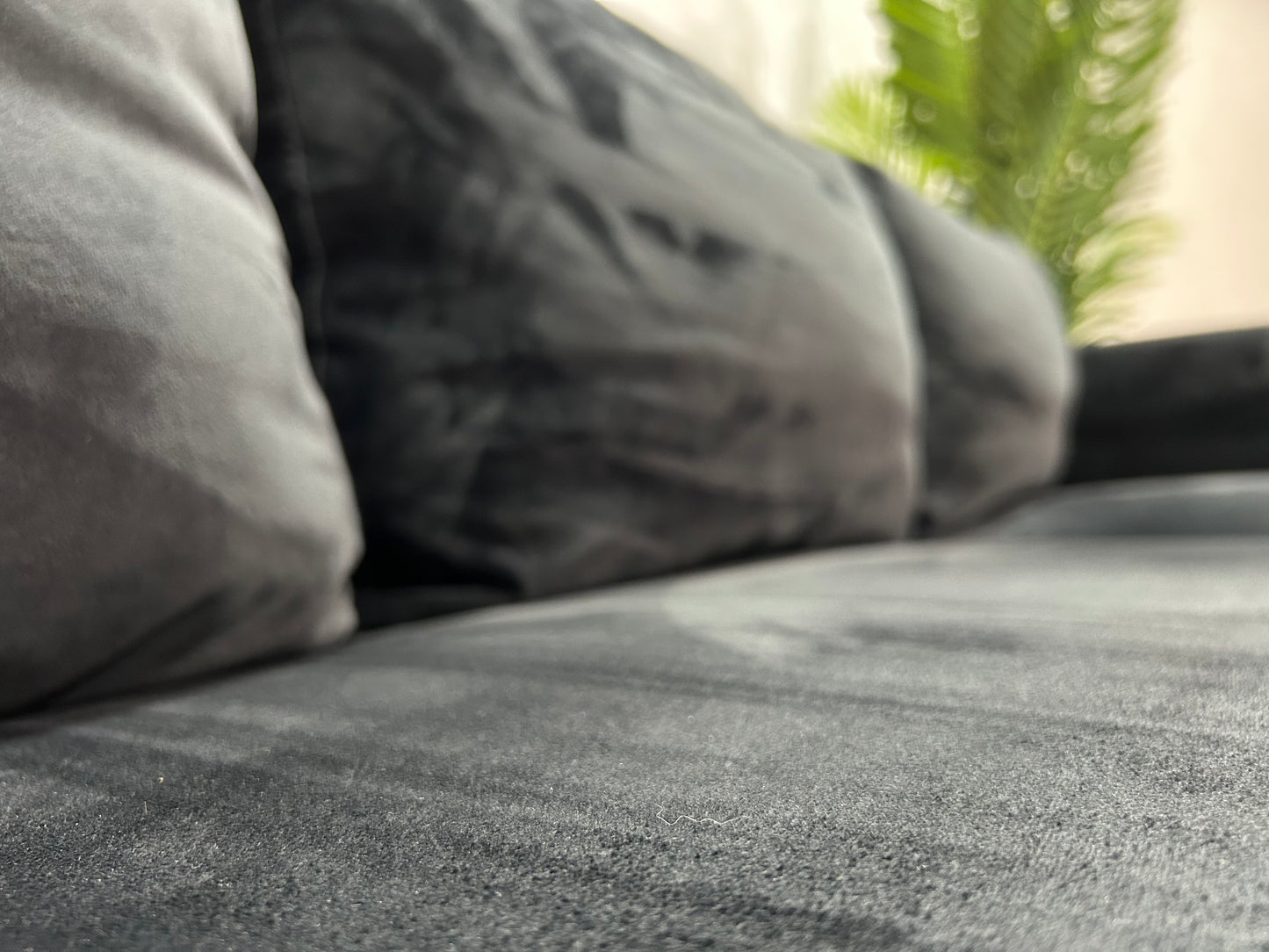 Zwarte Velvet Hoekbank ~ Losse Kussens Met Afneembare Hoezen