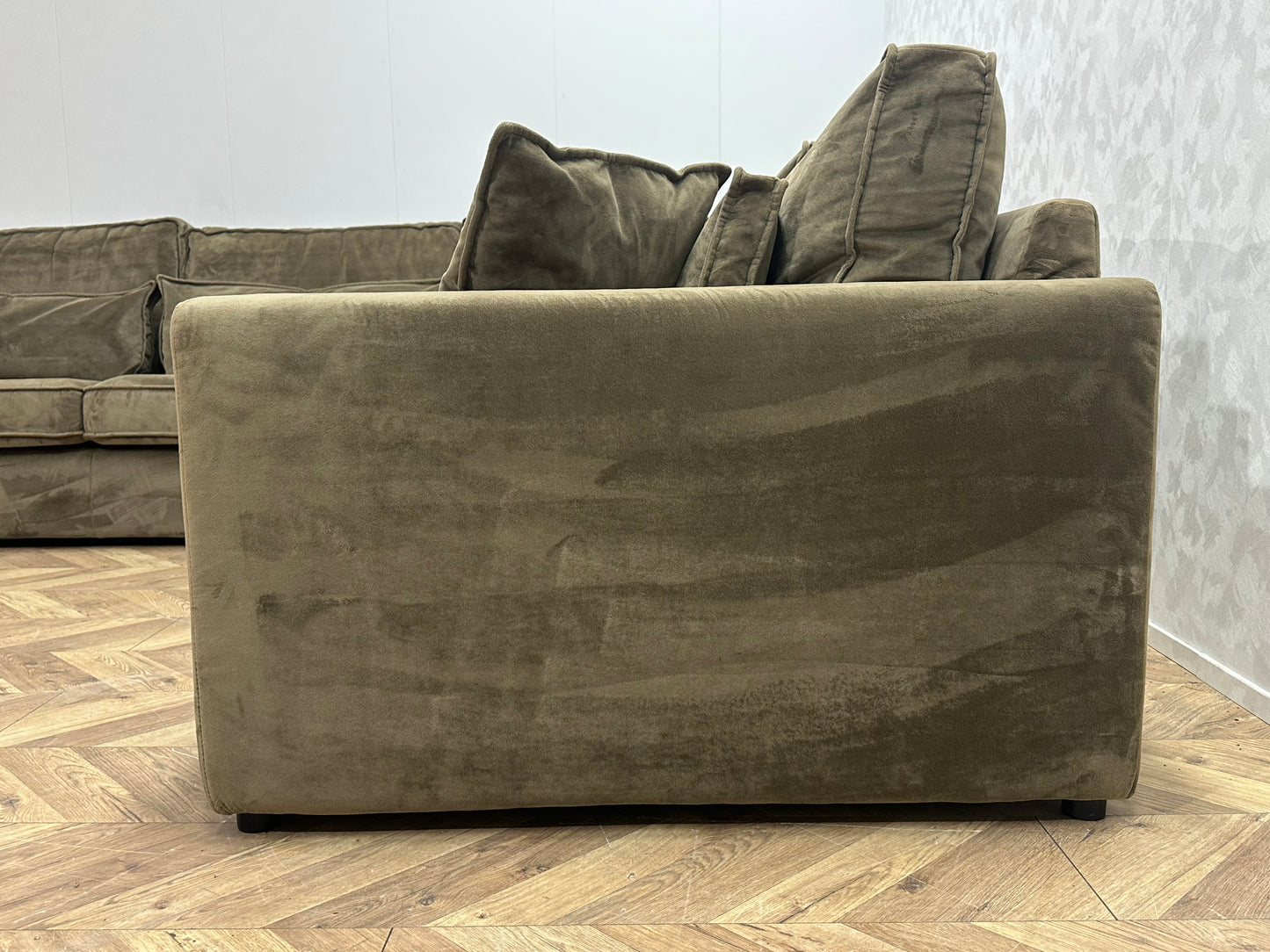 Bruine Ruime Velvet Hoekbank ~ Losse Kussens Met Afneembare Hoezen