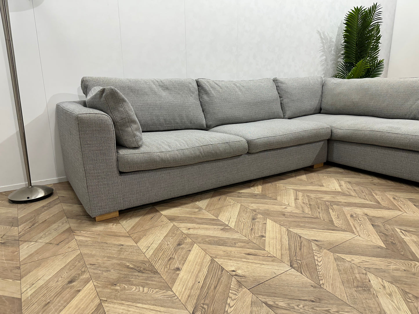 Licht Grijze Hoekbank Inc. Hocker ~ Losse Kussens Met Afneembare Hoezen