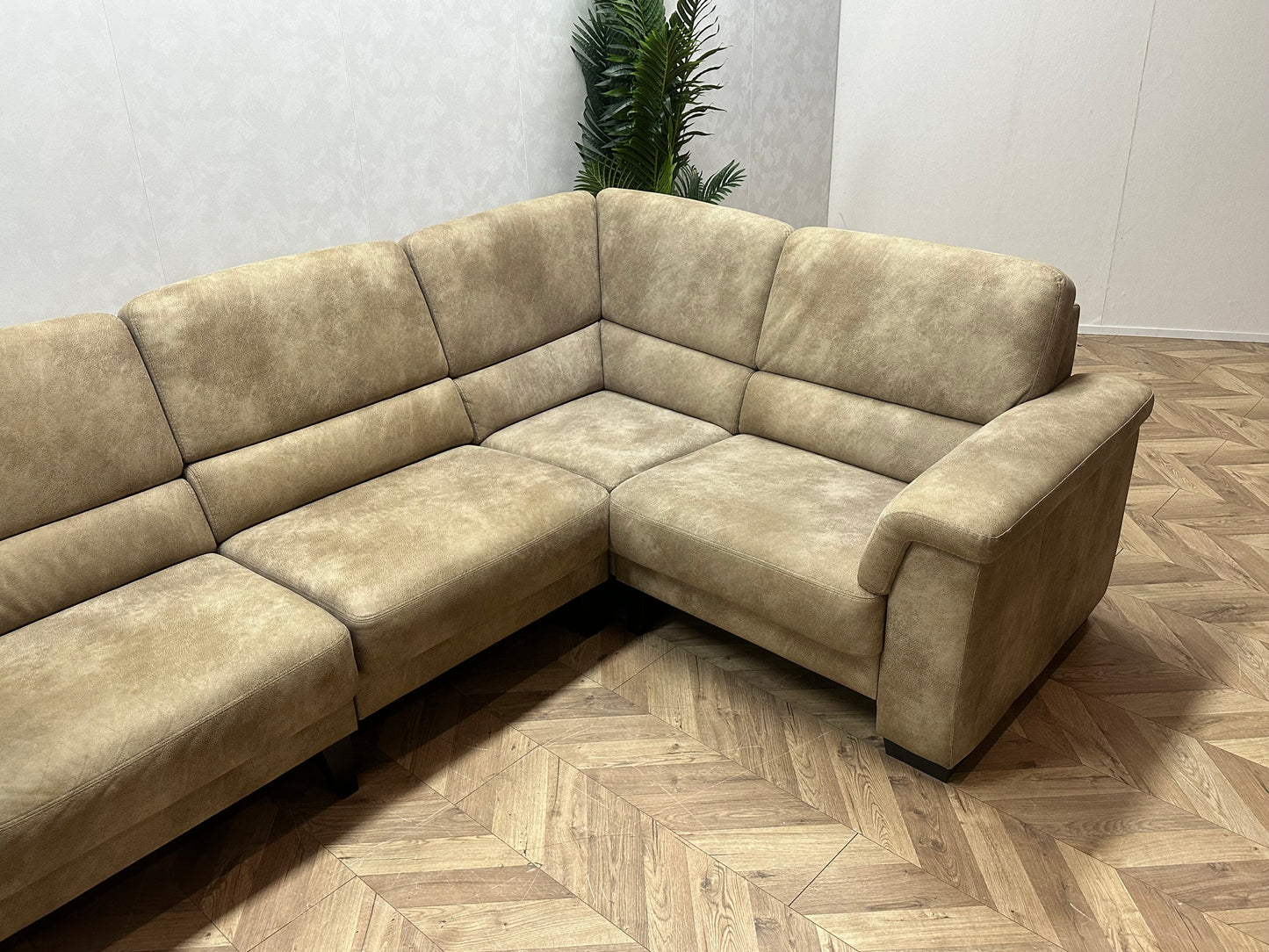 Licht Bruine Suede Lederen Hoekbank ~ Vaste Kussens