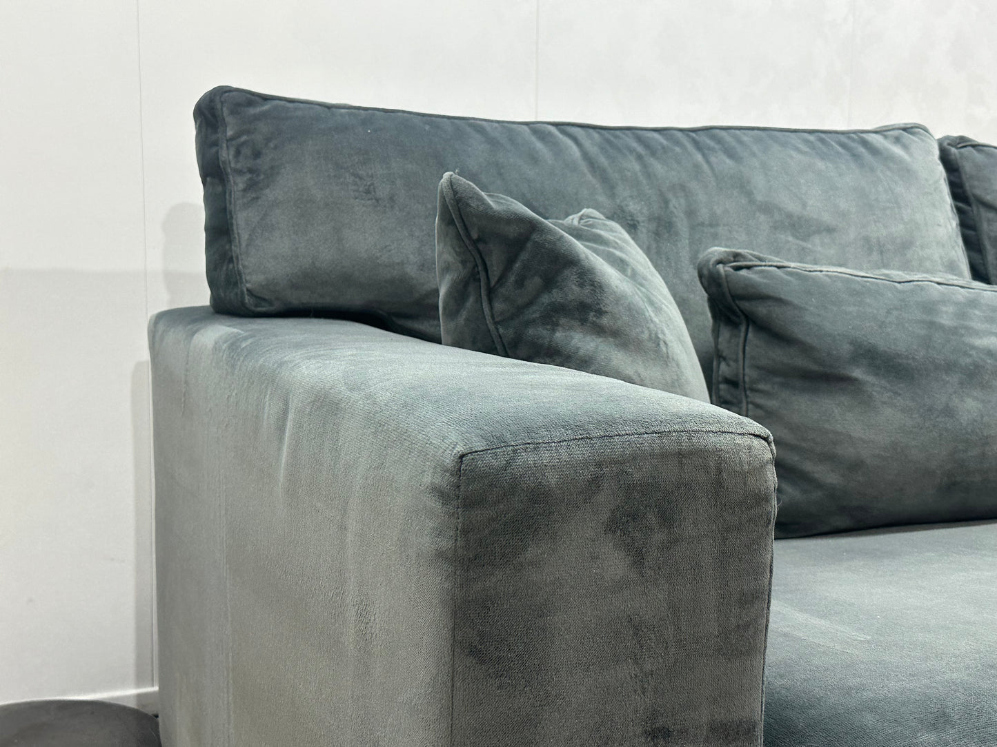 Blauwe Velvet Hoekbank ~ Losse Kussens Met Afneembare Hoezen