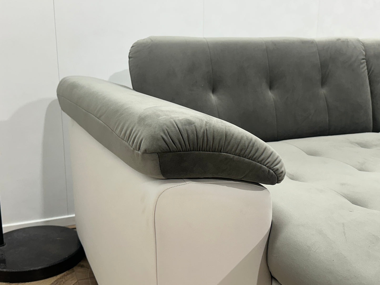 !Showroommodel! Grijze/Witte Velvet/Lederen U Bank