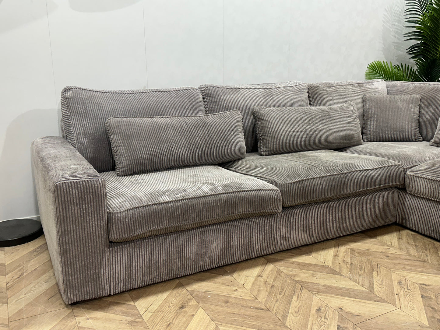 Licht Grijze Ribstof Hoekbank Inc Hocker ~ Losse Kussens Met Afneembare Hoezen