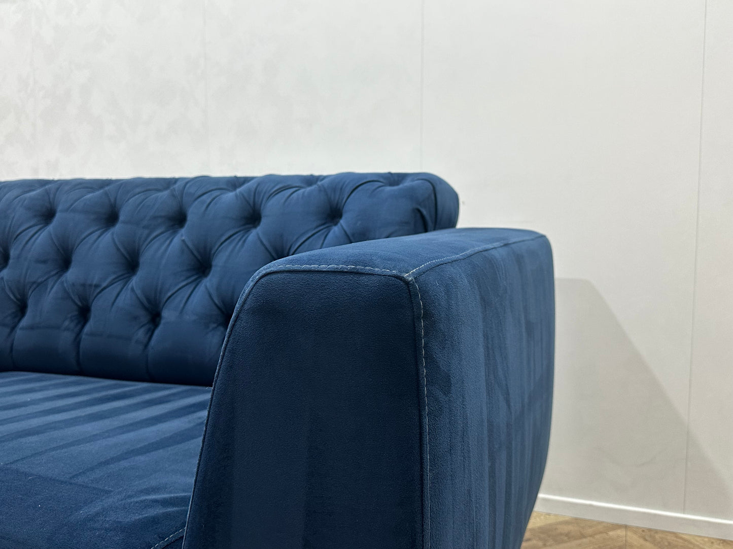 H&H Blauwe Velvet 2.5-Zits Bank Inc Hocker ~ Vaste Kussens