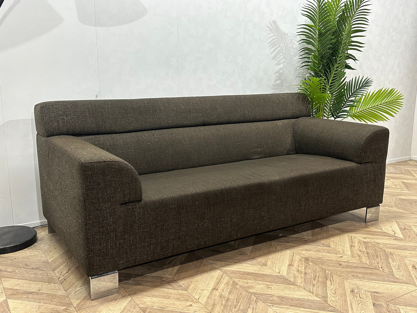 Bruine 2.5-Zits Bank Inc Hocker ~ Vaste Kussens