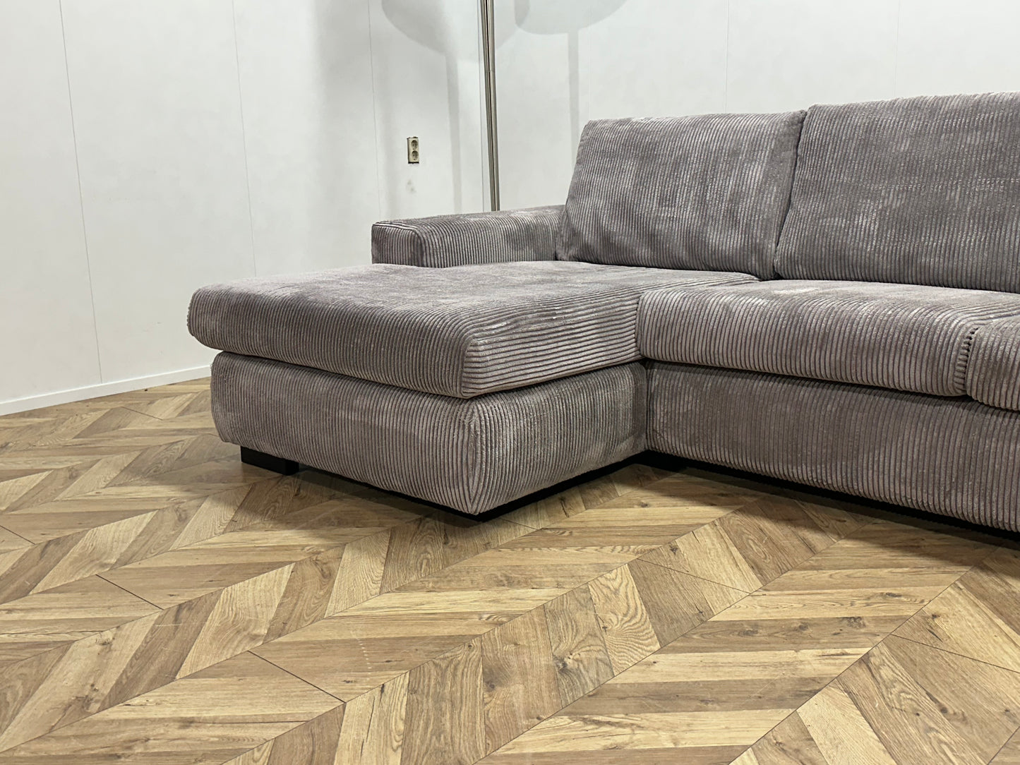 Licht Grijze Ribstof Hoekbank Inc. Hocker ~ Losse Kussens Met Afneembare Hoezen