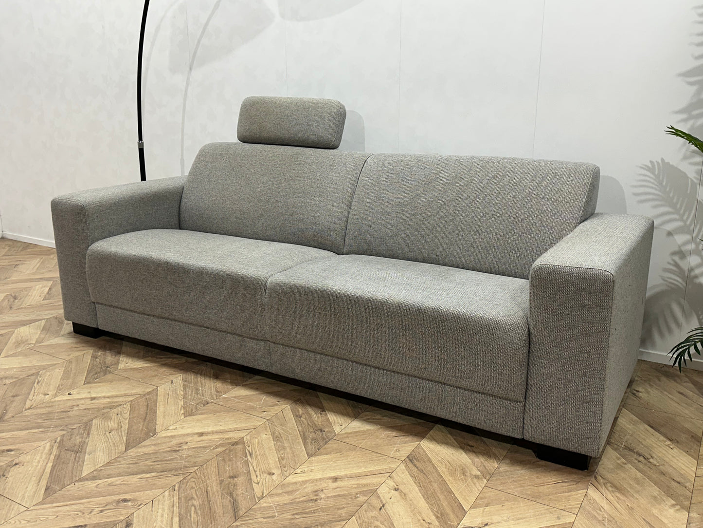 Licht Grijze 2.5-Zits Bank ~ Vaste Kussens