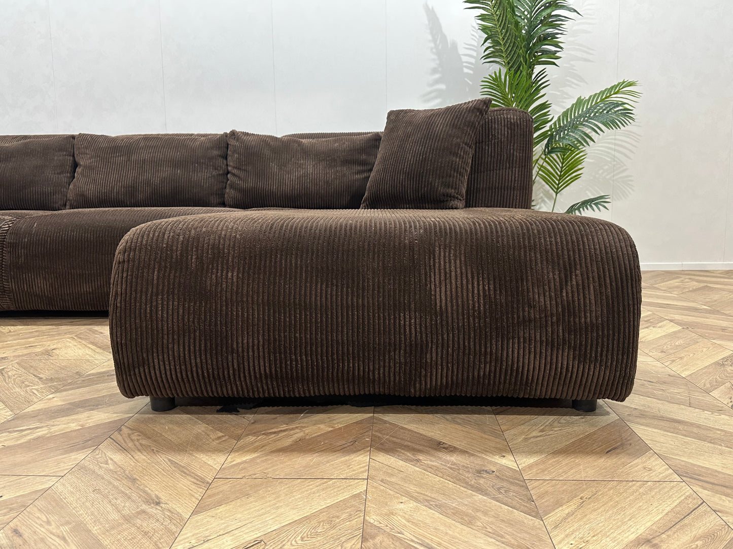 Bruine Ribstof U Bank ~ Losse Rugkussens Met Afneembare Hoezen