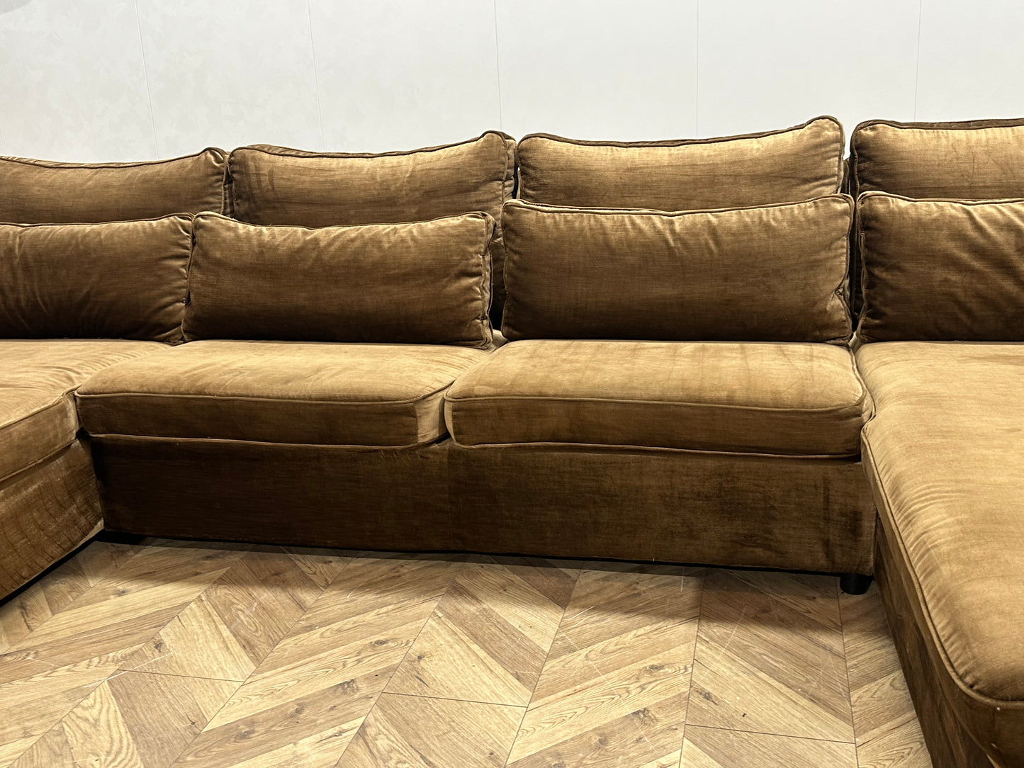 Bruine/Gouden Velvet U Bank ~ Losse Kussens Met Afneembare Hoezen