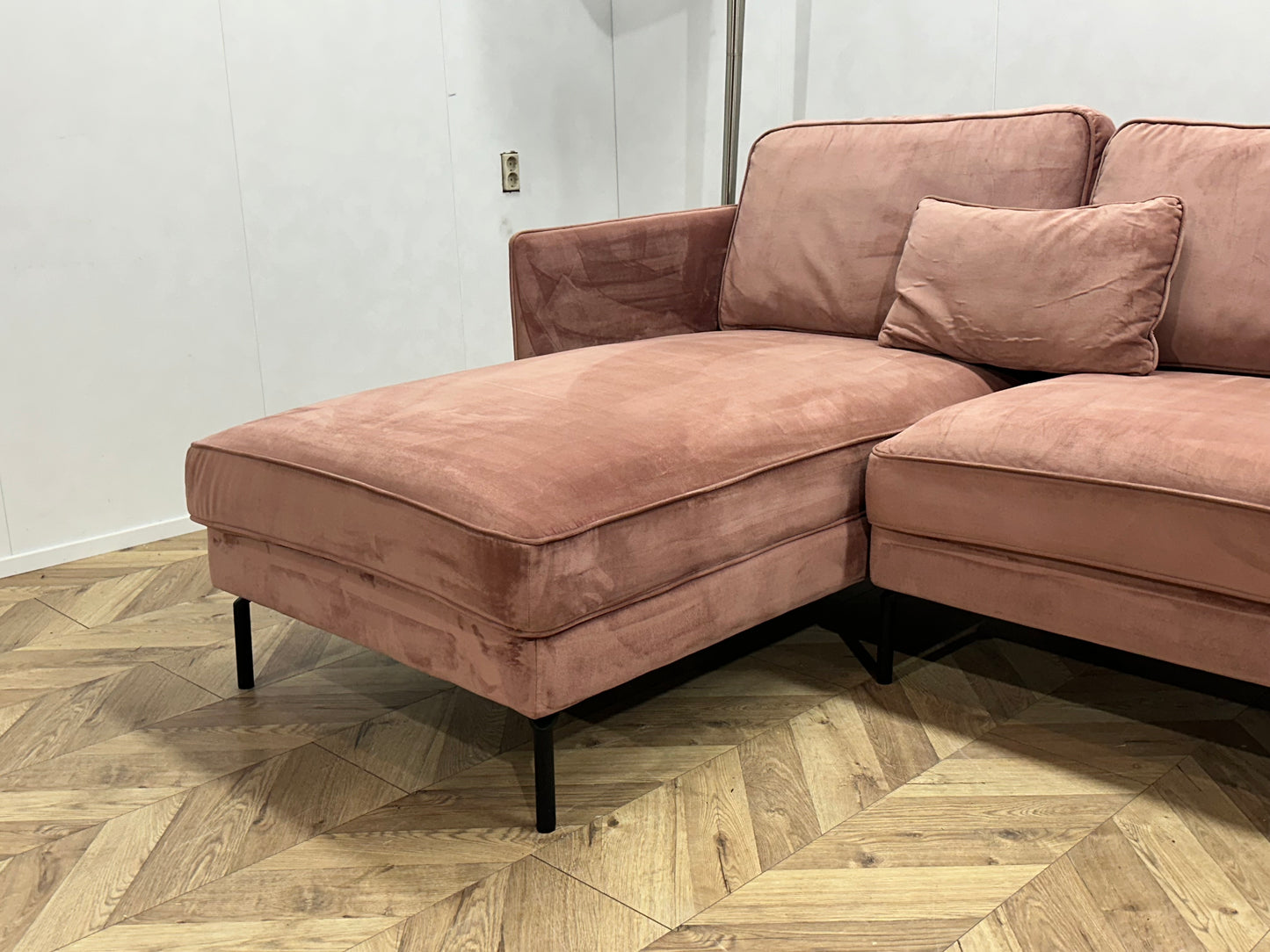Roze Velvet Hoekbank ~ Losse Rugkussens Met Afneembare Hoezen