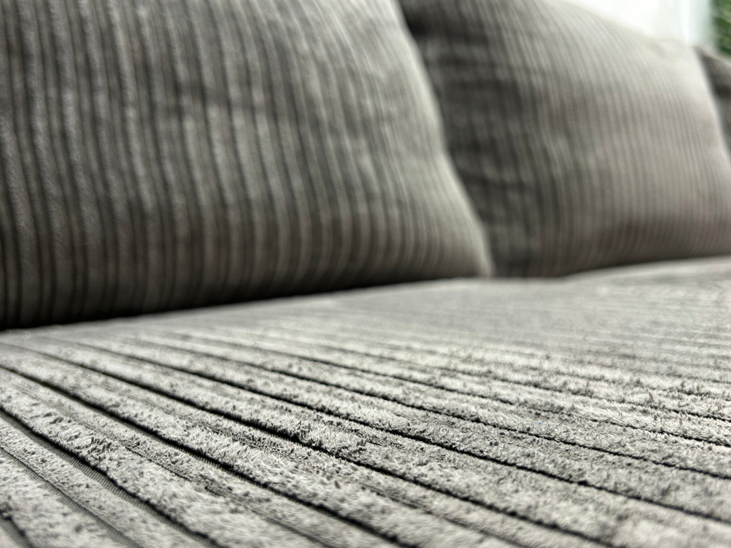 Grijze Ribstof Hoekbank ~ Losse Rugkussens Met Afneembare Hoezen
