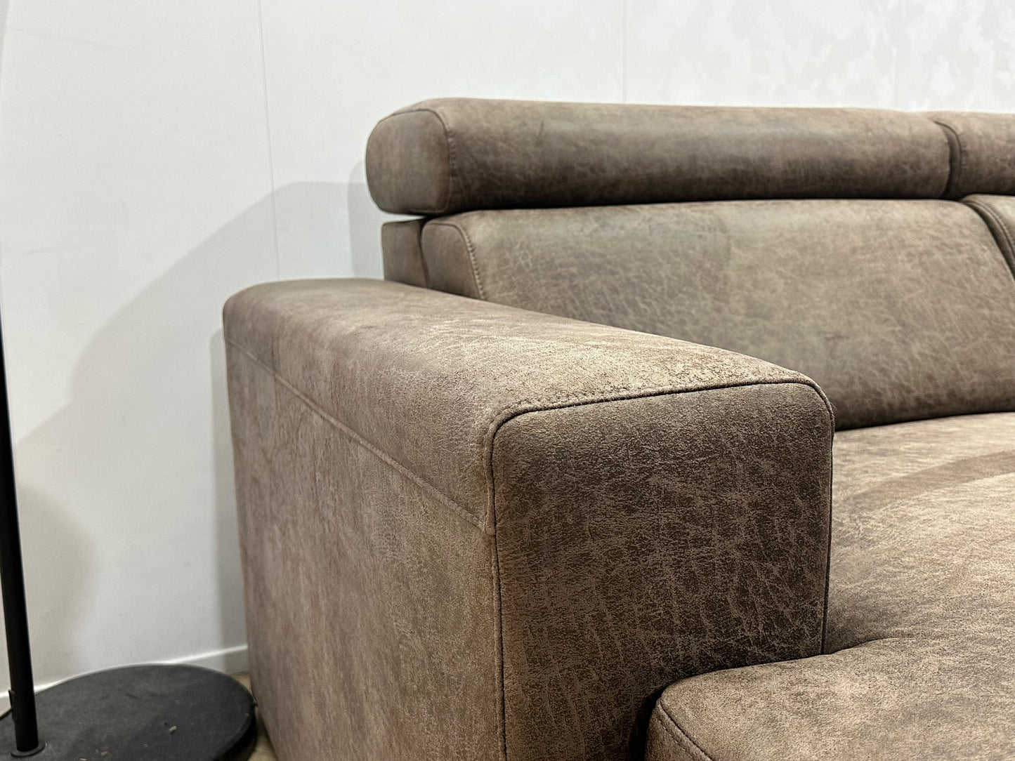 In.House Bruine Suède Stoffen Hoekbank ~ Verstelbare Hoofdsteunen