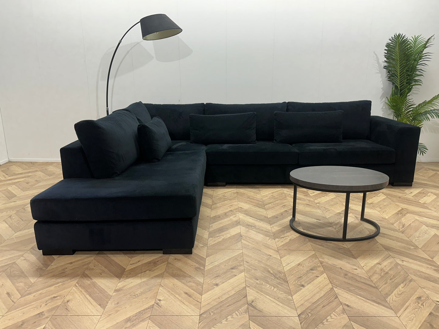 Zwart Velvet Hoekbank ~ Losse Kussens Met Afneembare Hoezen