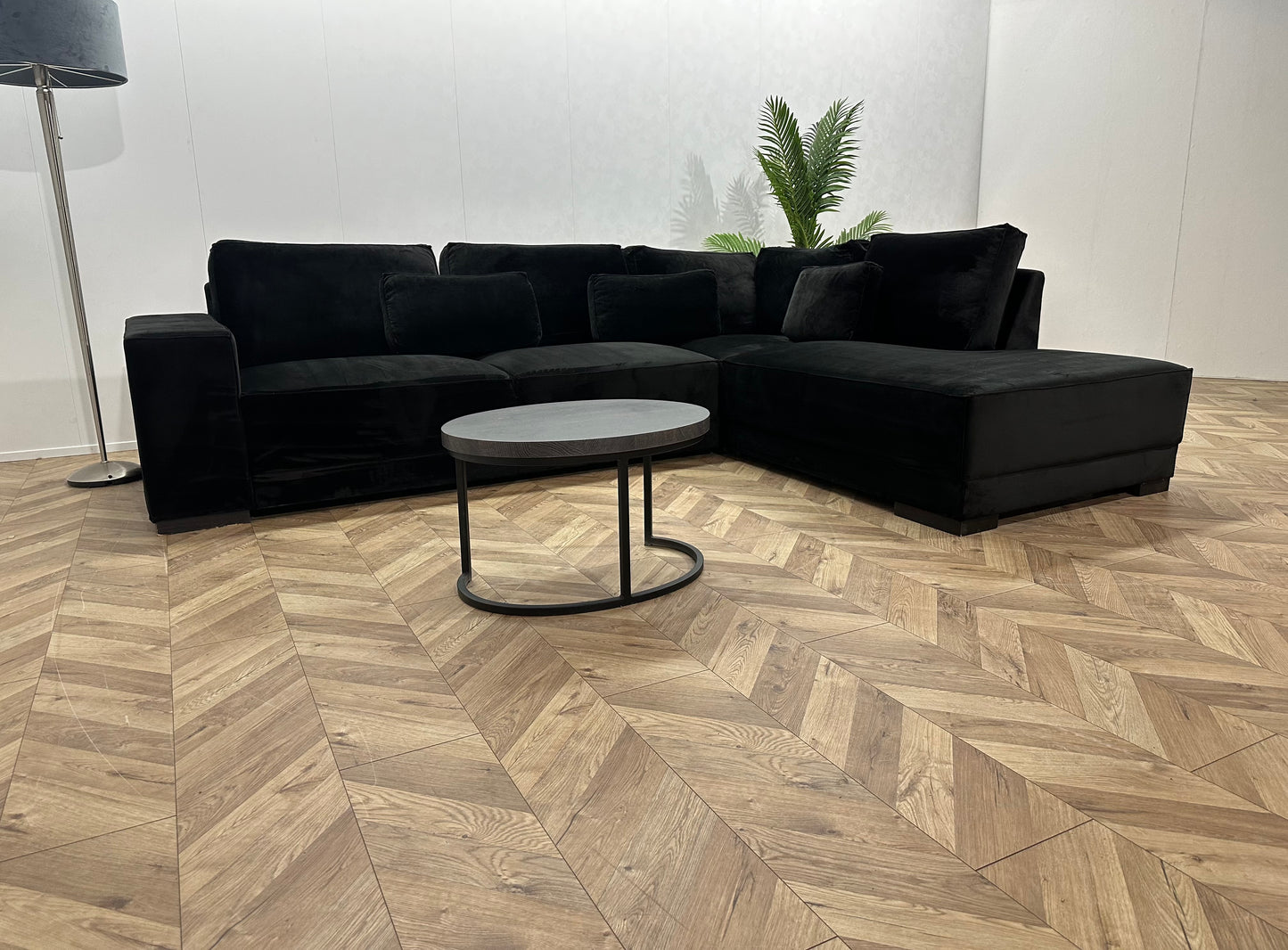 Zwarte Ruime Velvet Hoekbank ~ Losse Rugkussens Met Afneembare Hoezen