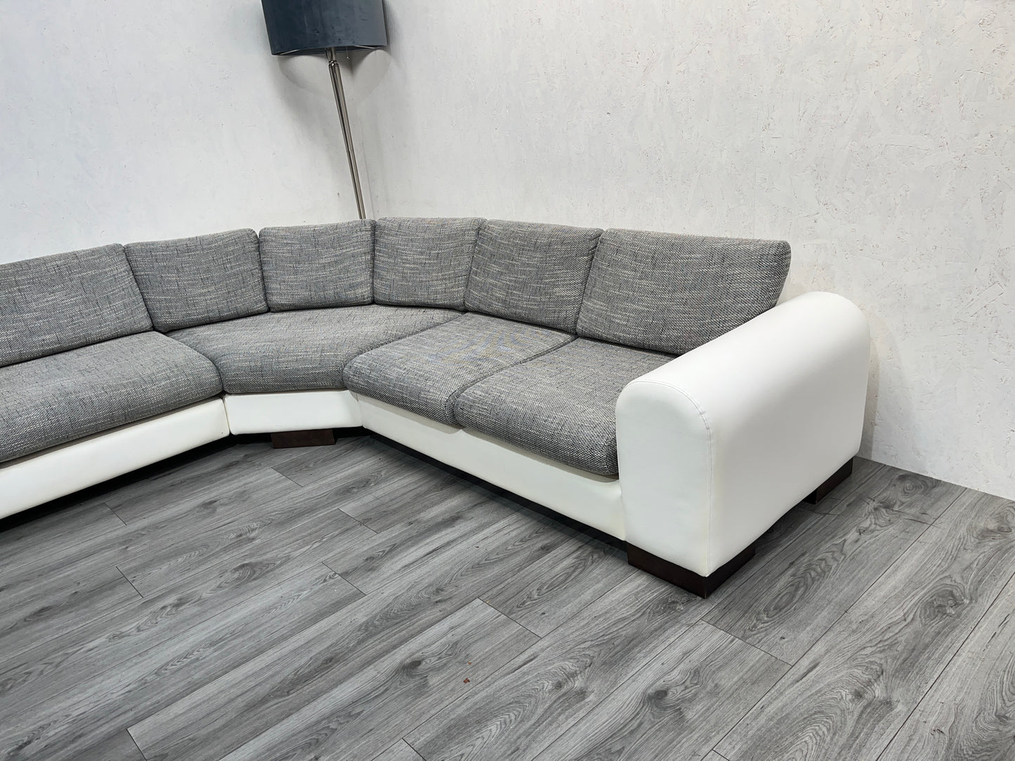 Wit / Licht Grijze Hoekbank Set Met Stoel - Banken Bazaar