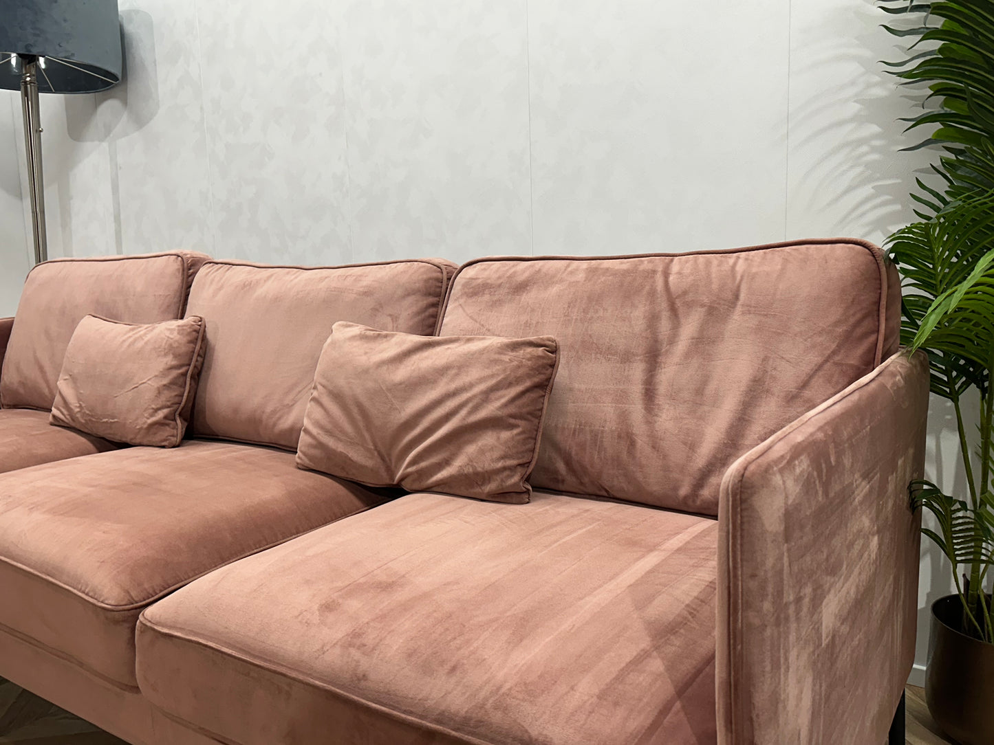 Roze Velvet Hoekbank ~ Losse Rugkussens Met Afneembare Hoezen