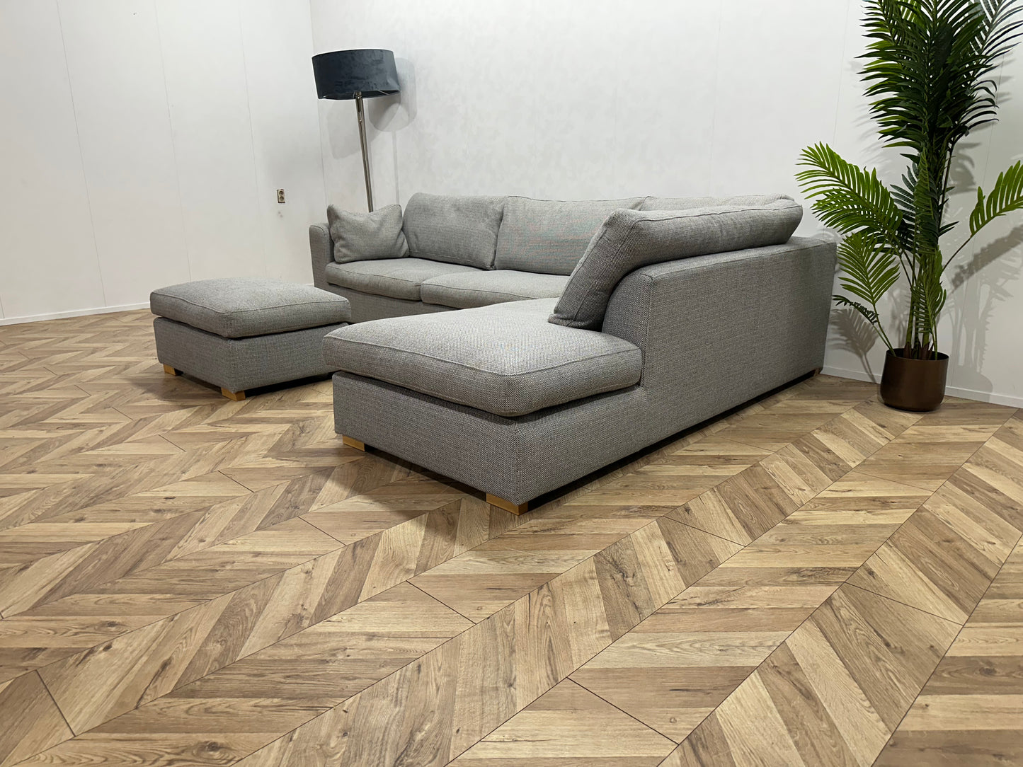 Licht Grijze Hoekbank Inc. Hocker ~ Losse Kussens Met Afneembare Hoezen