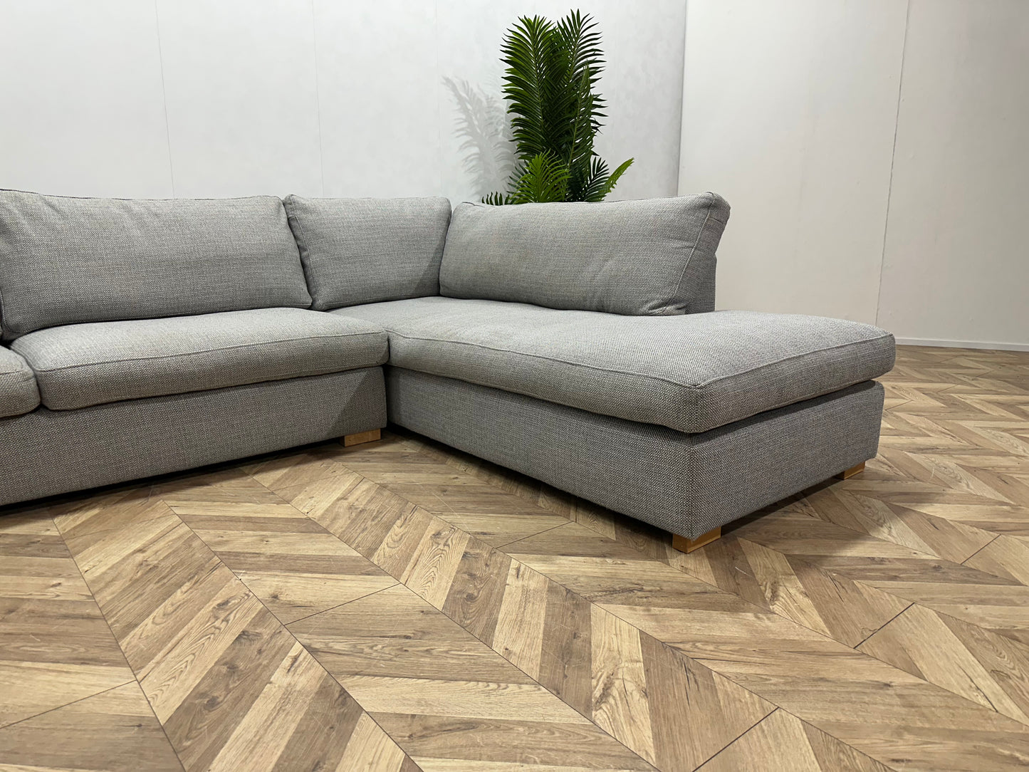 Licht Grijze Hoekbank Inc. Hocker ~ Losse Kussens Met Afneembare Hoezen