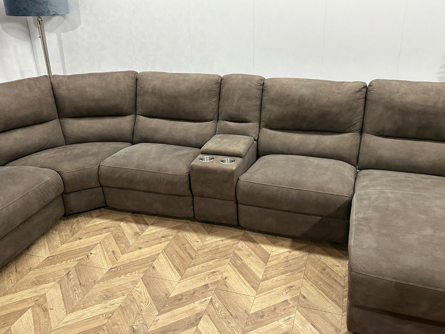 Ruime Grijze Suède Stoffen U Bank ~ Relaxfunctie