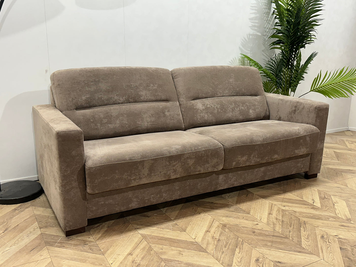 Licht Bruine Suède Stoffen 2.5-Zits Bank ~ Nieuwstaat