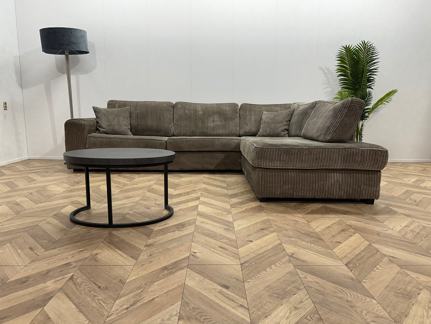 Taupe Ribstof Hoekbank ~ Losse Kussens Met Afneembare Hoezen