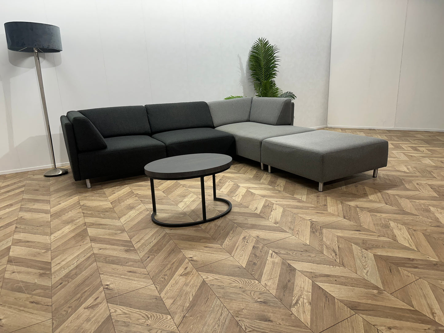 Zwart/Grijze Hoekbank Inc Hocker ~ Losse Rugkussens Met Afneembare Hoezen