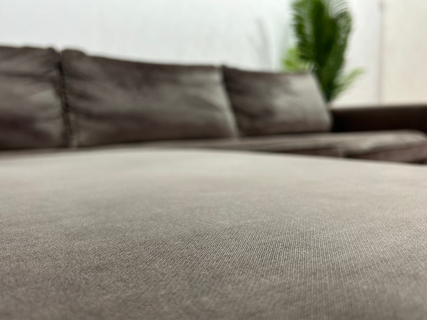 Licht Grijze Velvet Hoekbank ~ Losse Kussens Met Afneembare Hoezen