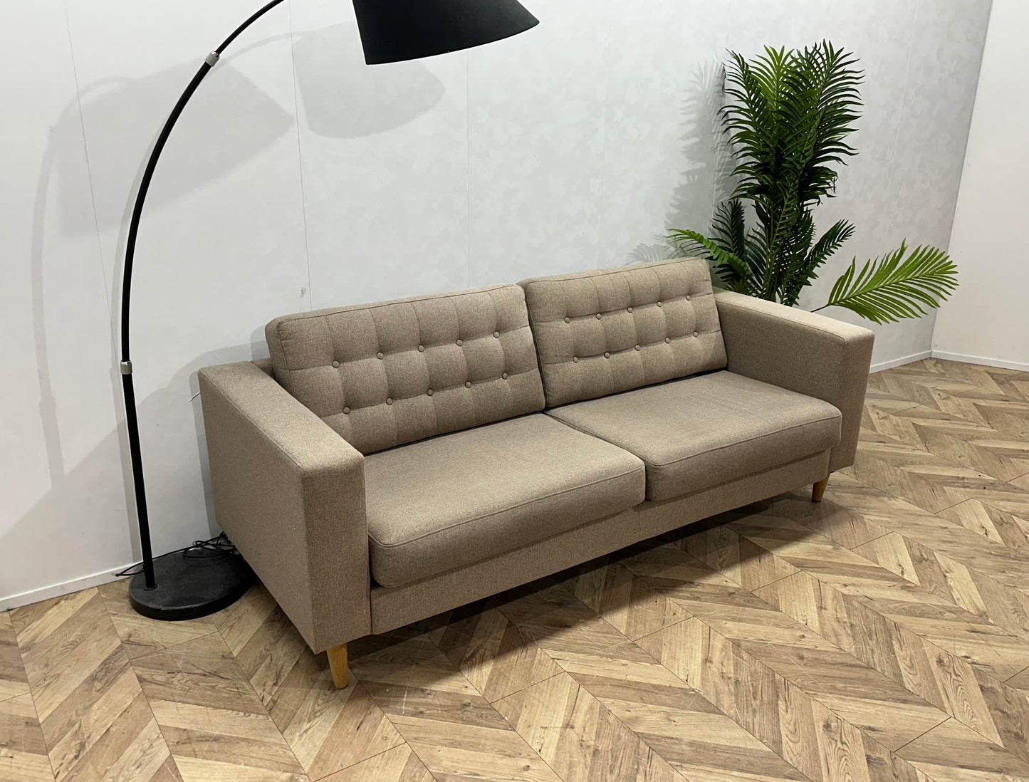 Beige 2.5-Zits Bank ~ Losse Kussens Met Afneembare Hoezen