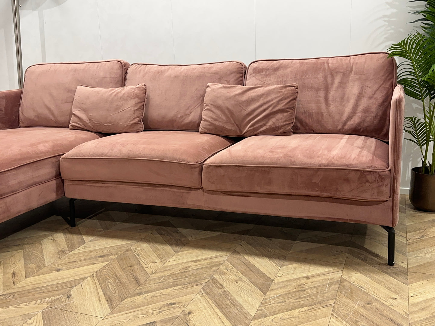 Roze Velvet Hoekbank ~ Losse Rugkussens Met Afneembare Hoezen