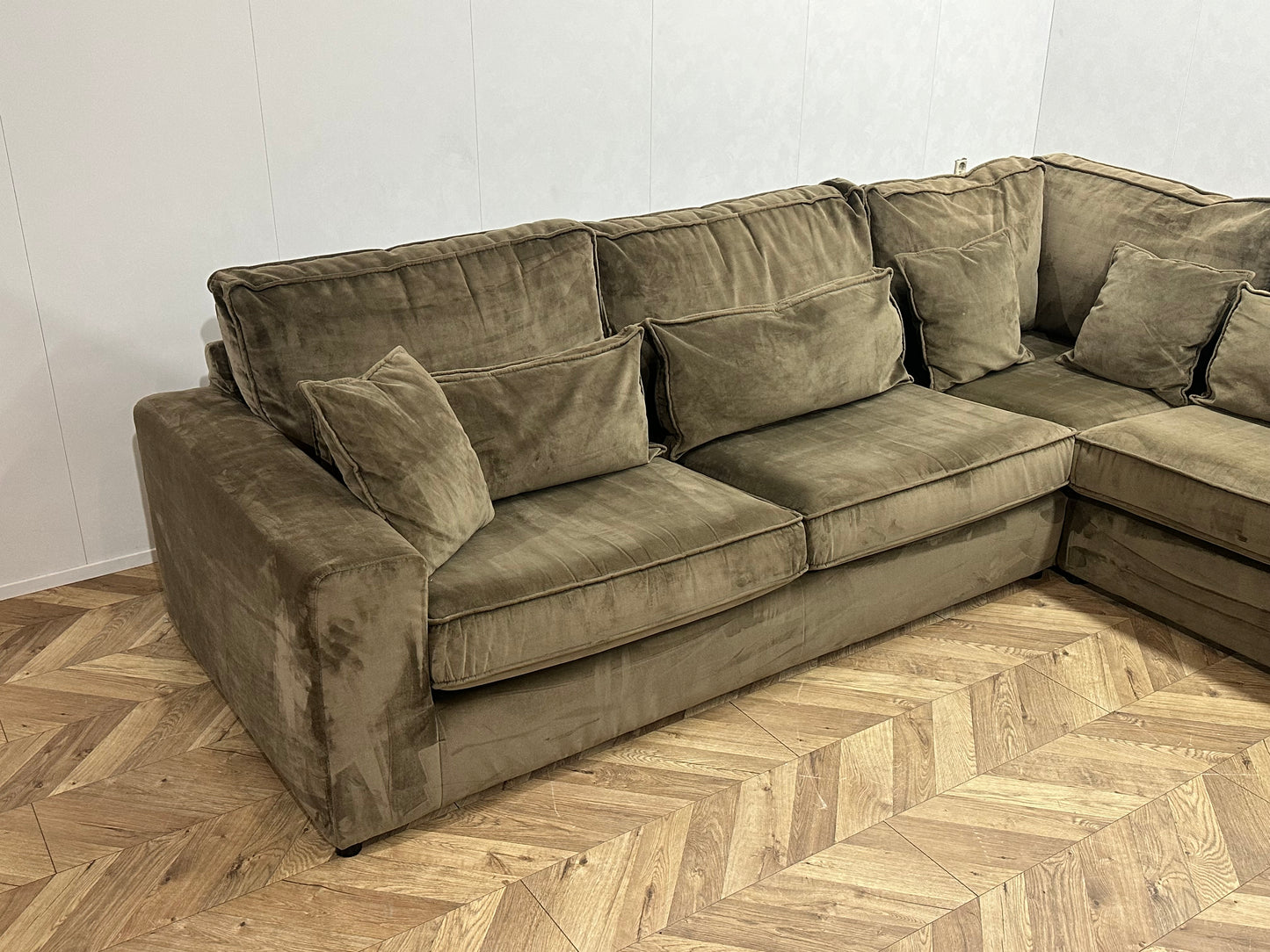 Bruine Ruime Velvet Hoekbank ~ Losse Kussens Met Afneembare Hoezen